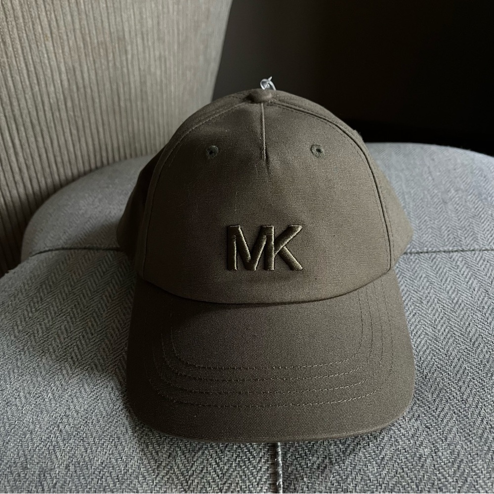 Micheal Kors hat